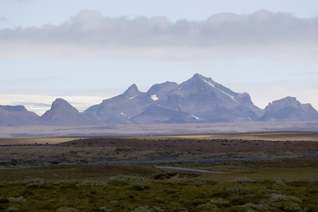 2011-07-08_11-30-20 island.jpg - Mittagsrast mit Blick zum Langjkull